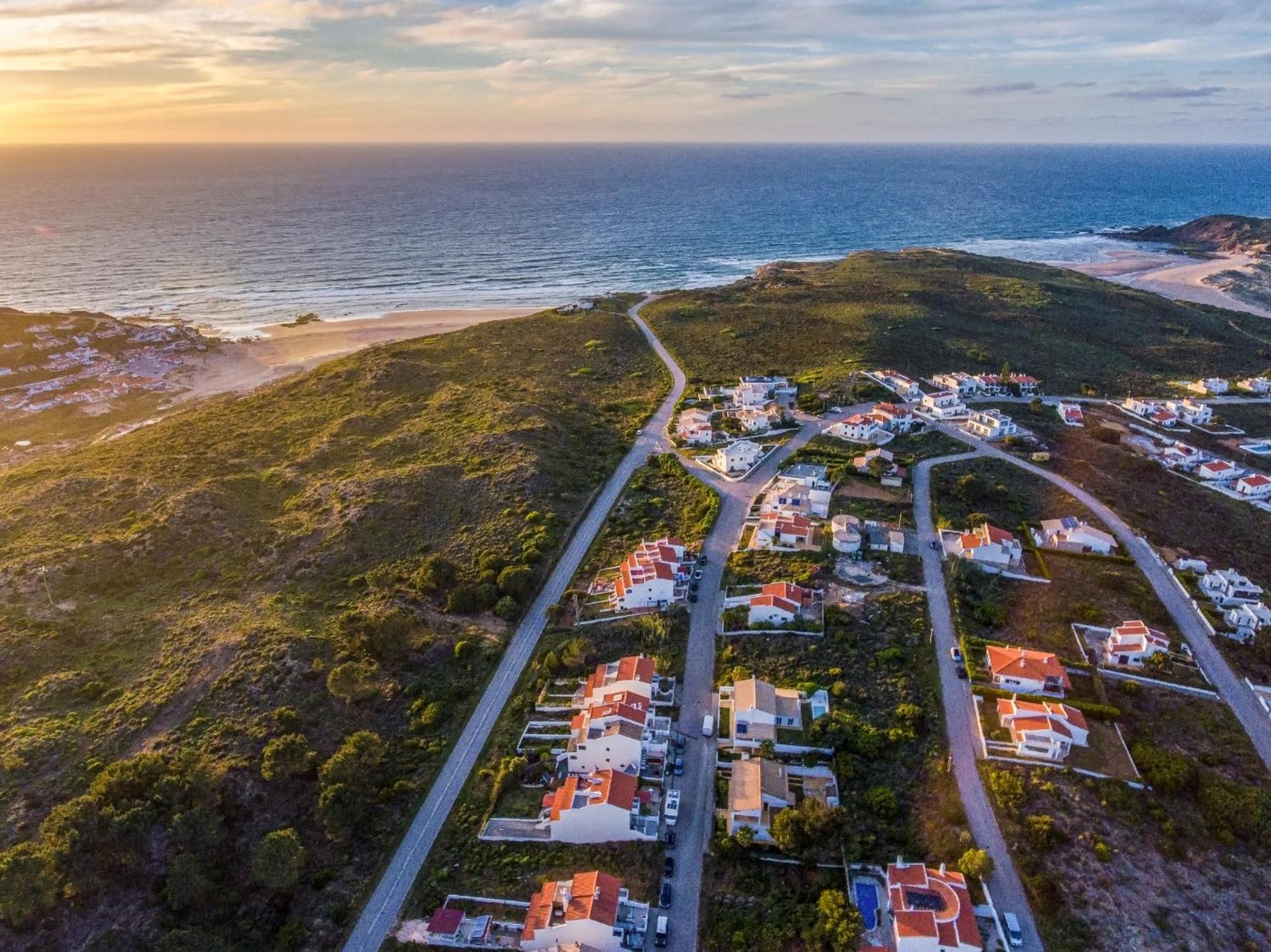 Beach House Clerigo - 2 Unique Apartments Aljezur Bagian luar foto